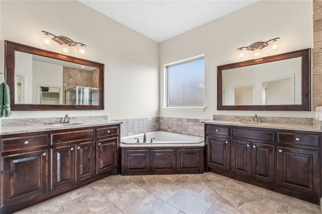 1605 SW Rosedale Avenue, Bentonville, AR 72713