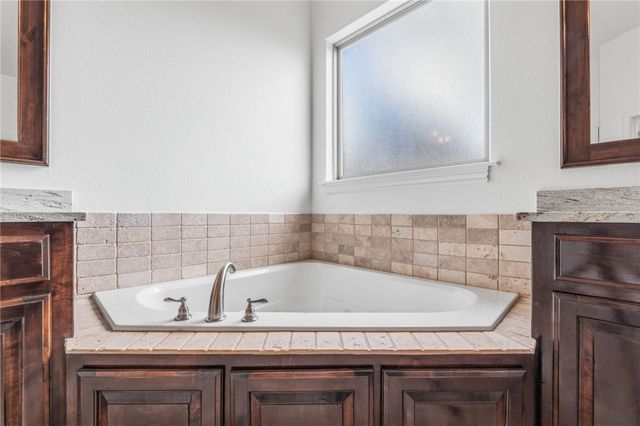 1605 SW Rosedale Avenue, Bentonville, AR 72713