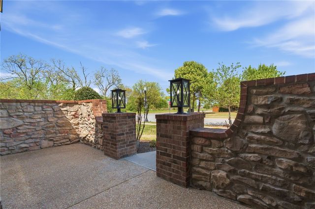 1605 SW Rosedale Avenue, Bentonville, AR 72713