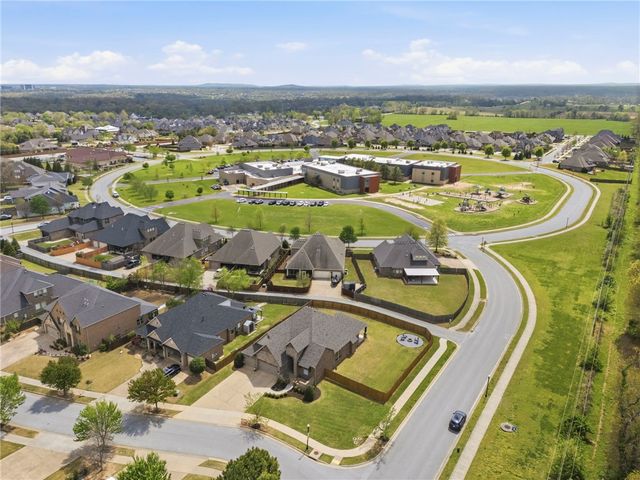 1605 SW Rosedale Avenue, Bentonville, AR 72713