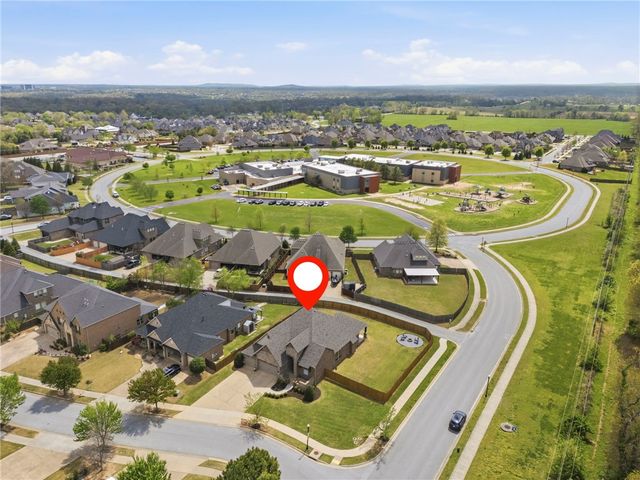 1605 SW Rosedale Avenue, Bentonville, AR 72713