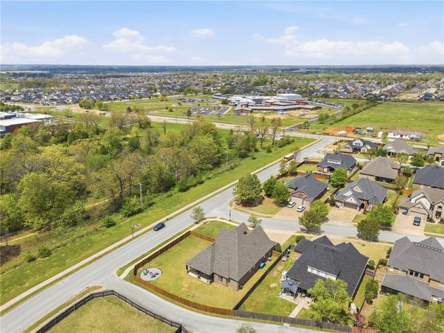 1605 SW Rosedale Avenue, Bentonville, AR 72713