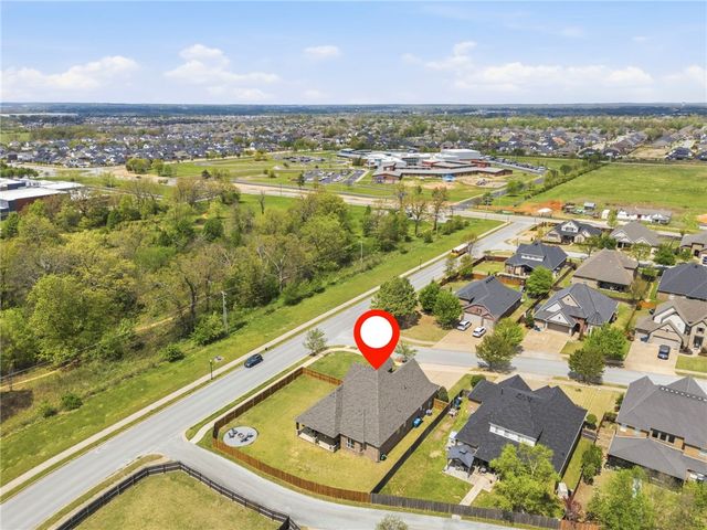 1605 SW Rosedale Avenue, Bentonville, AR 72713