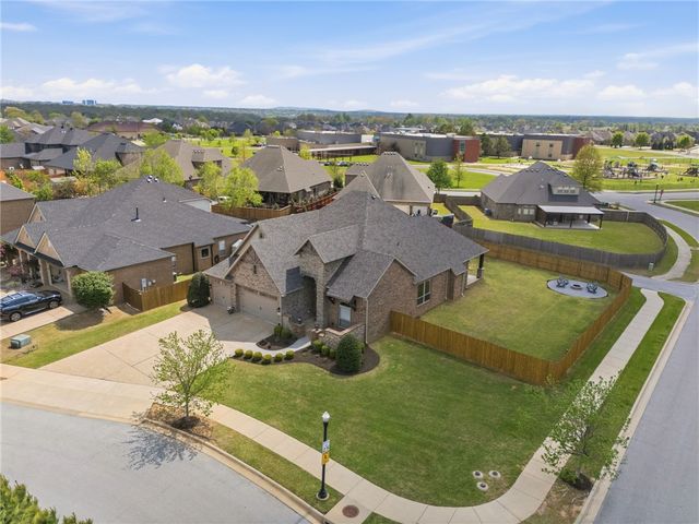 1605 SW Rosedale Avenue, Bentonville, AR 72713