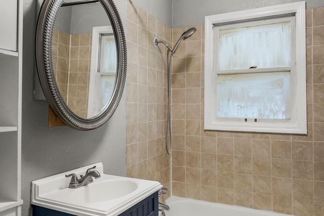 4616 Berry Road, Kansas City, KS 66106