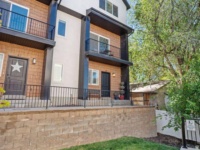 45 E VANTAGE DR, North Salt Lake, UT 84054