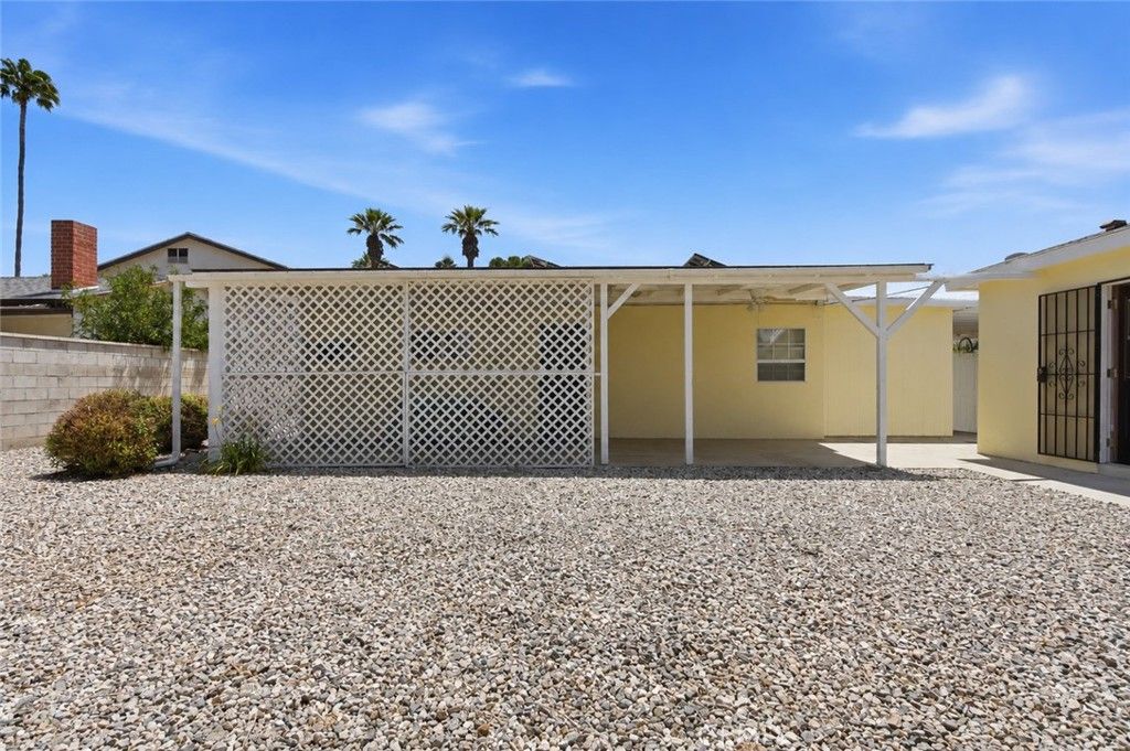 Image 10 of property listing at 8019 Hatillo, Winnetka, CA 91306