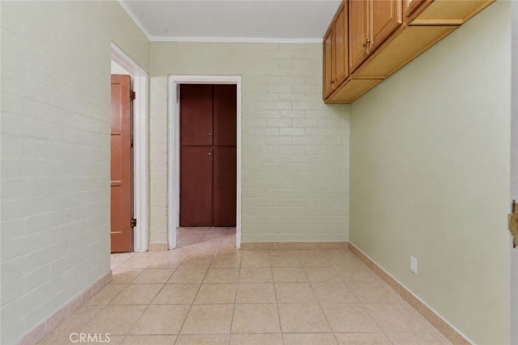 Image 12 of property listing at 8019 Hatillo, Winnetka, CA 91306