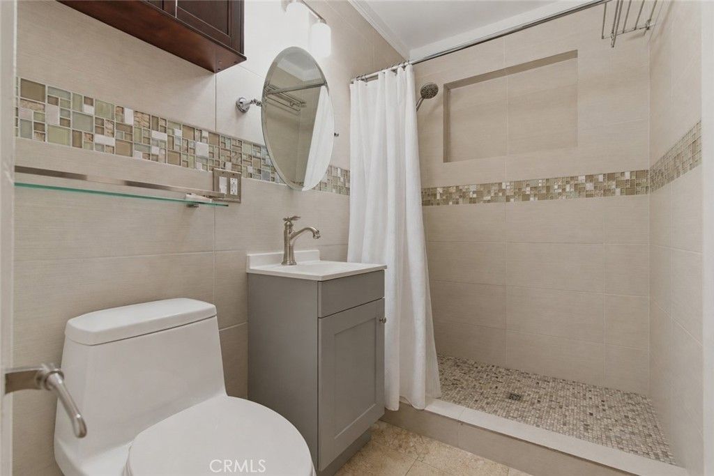 Image 13 of property listing at 8019 Hatillo, Winnetka, CA 91306