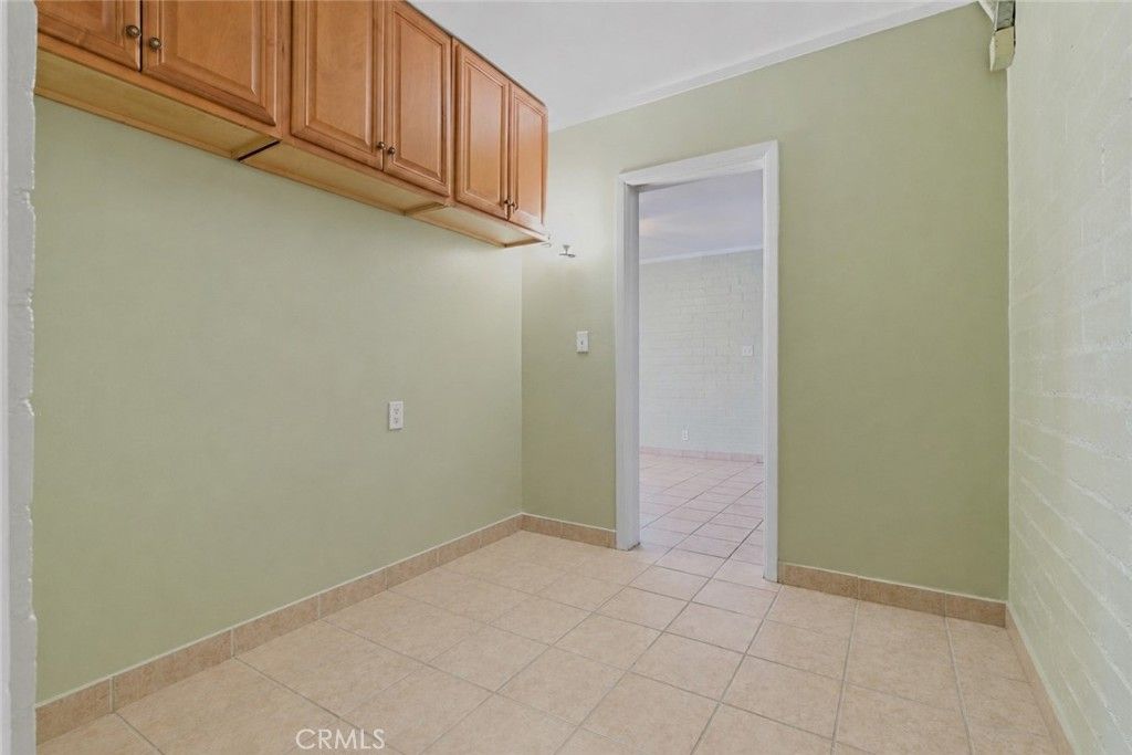 Image 14 of property listing at 8019 Hatillo, Winnetka, CA 91306