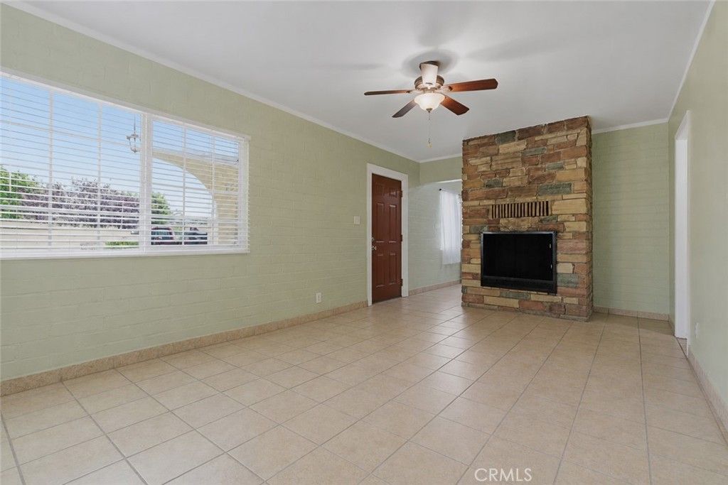 Image 16 of property listing at 8019 Hatillo, Winnetka, CA 91306
