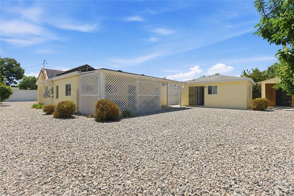 Image 18 of property listing at 8019 Hatillo, Winnetka, CA 91306