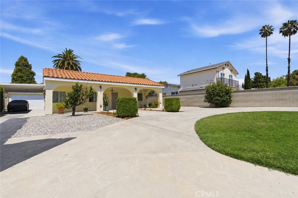 Image 2 of property listing at 8019 Hatillo, Winnetka, CA 91306