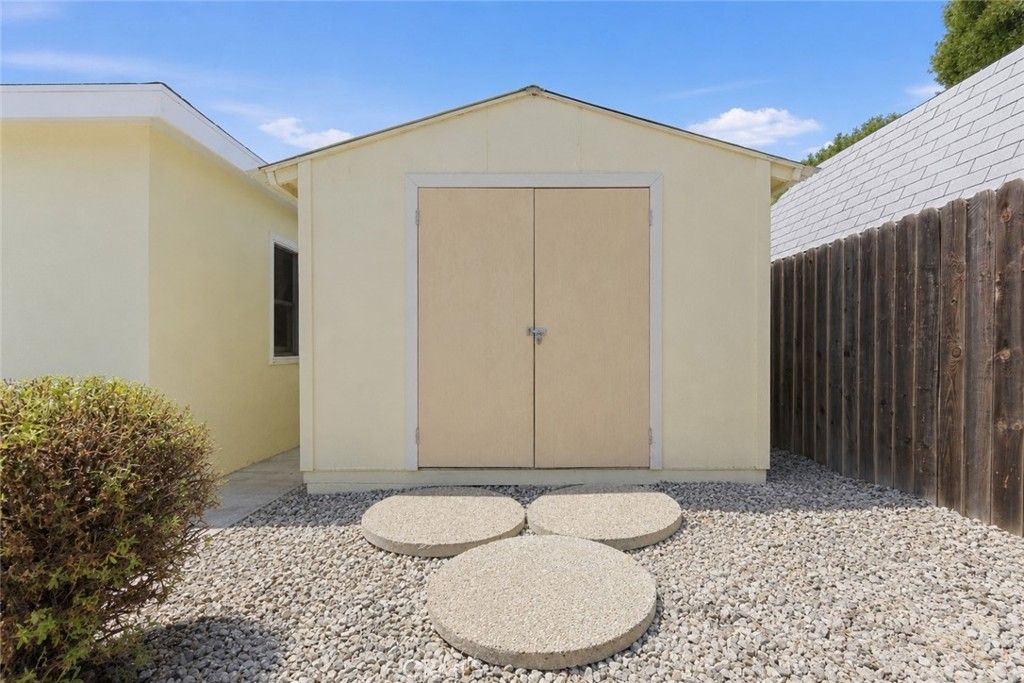 Image 20 of property listing at 8019 Hatillo, Winnetka, CA 91306
