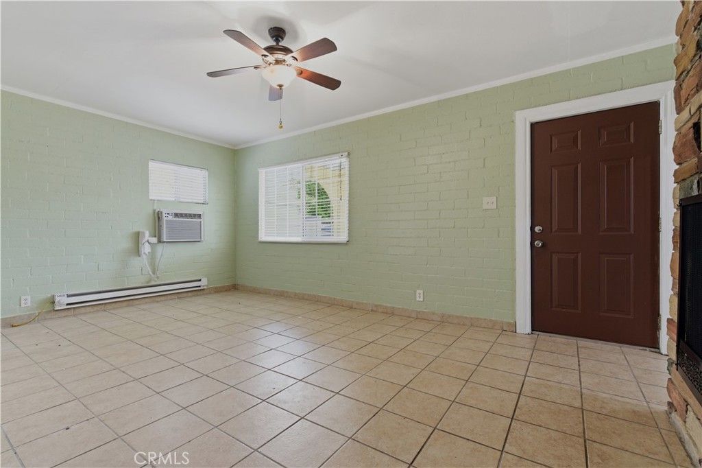 Image 21 of property listing at 8019 Hatillo, Winnetka, CA 91306