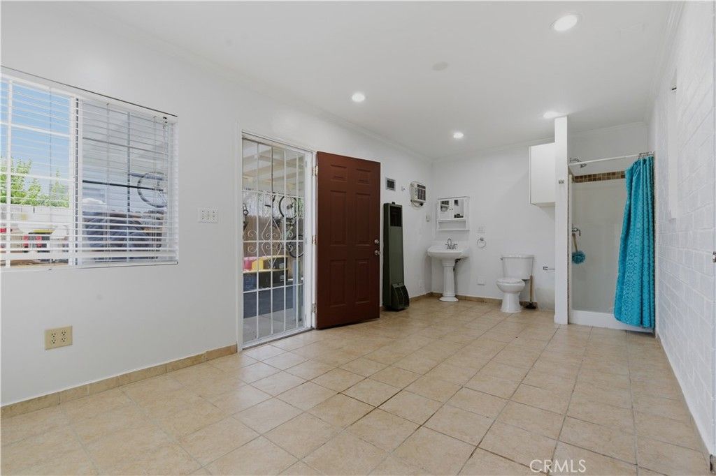 Image 24 of property listing at 8019 Hatillo, Winnetka, CA 91306