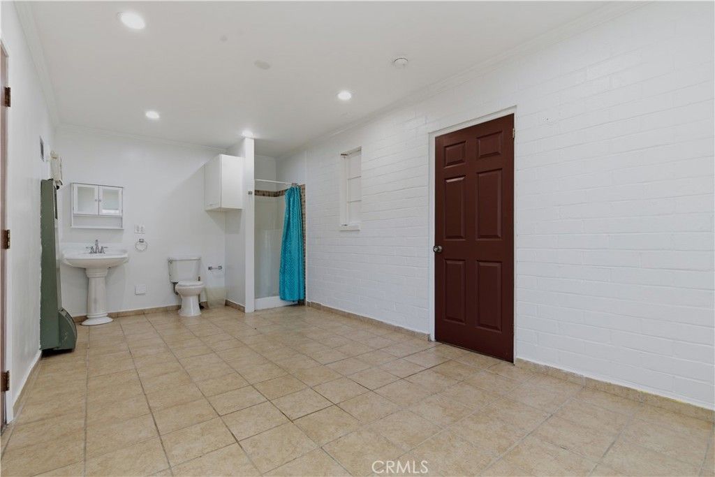 Image 25 of property listing at 8019 Hatillo, Winnetka, CA 91306