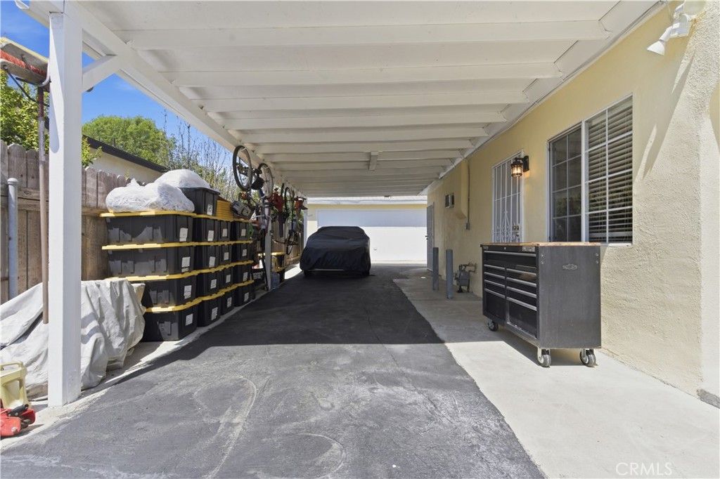 Image 31 of property listing at 8019 Hatillo, Winnetka, CA 91306