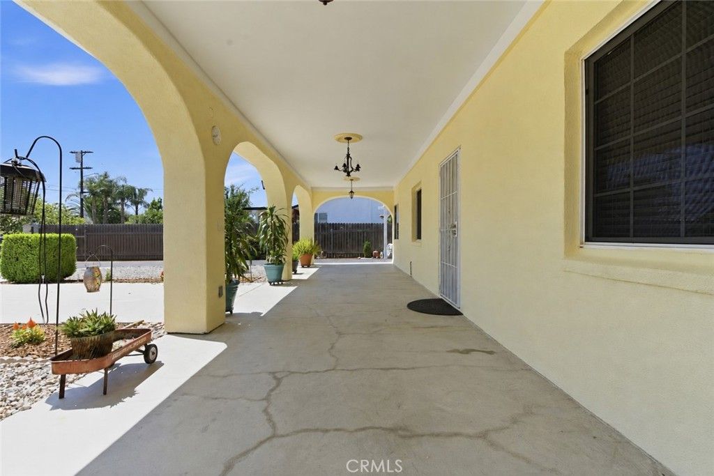 Image 4 of property listing at 8019 Hatillo, Winnetka, CA 91306