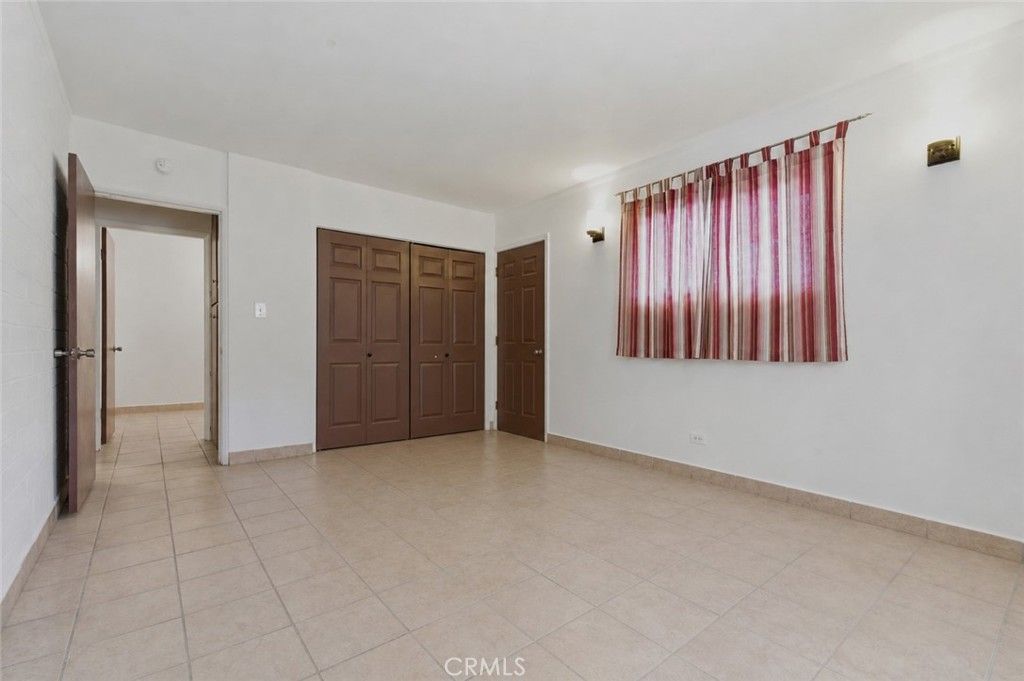 Image 6 of property listing at 8019 Hatillo, Winnetka, CA 91306