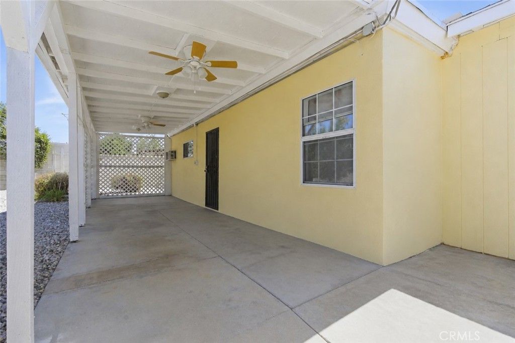 Image 7 of property listing at 8019 Hatillo, Winnetka, CA 91306