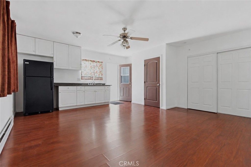 Image 9 of property listing at 8019 Hatillo, Winnetka, CA 91306
