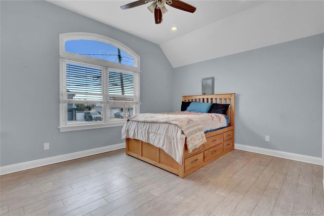 10 Beach Road, Massapequa, NY 11758