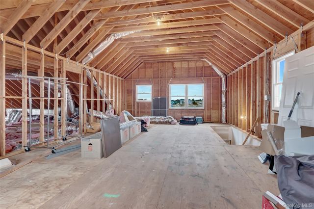 10 Beach Road, Massapequa, NY 11758