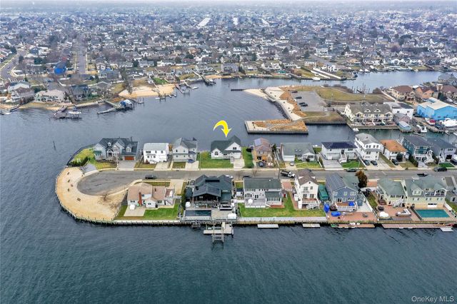 10 Beach Road, Massapequa, NY 11758