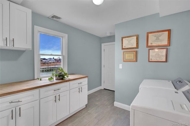 10 Beach Road, Massapequa, NY 11758