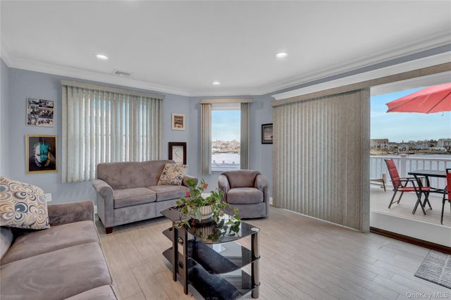 10 Beach Road, Massapequa, NY 11758