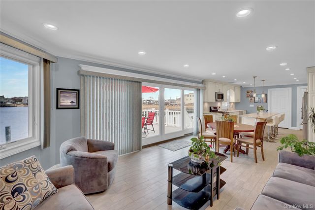 10 Beach Road, Massapequa, NY 11758