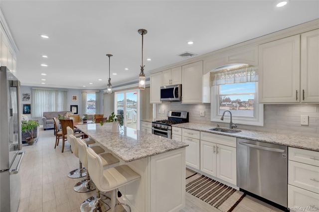 10 Beach Road, Massapequa, NY 11758