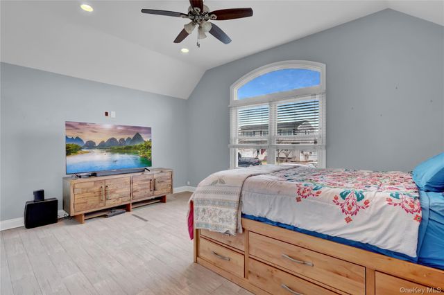 10 Beach Road, Massapequa, NY 11758