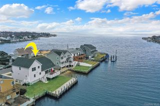 10 Beach Road, Massapequa, NY 11758