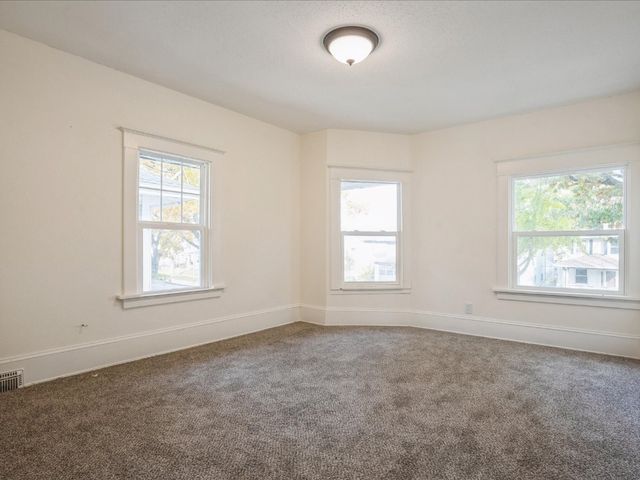 1559 Bever Avenue SE, Cedar Rapids, IA 52403