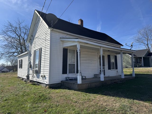 805 W 2nd St, Dickson, TN 37055