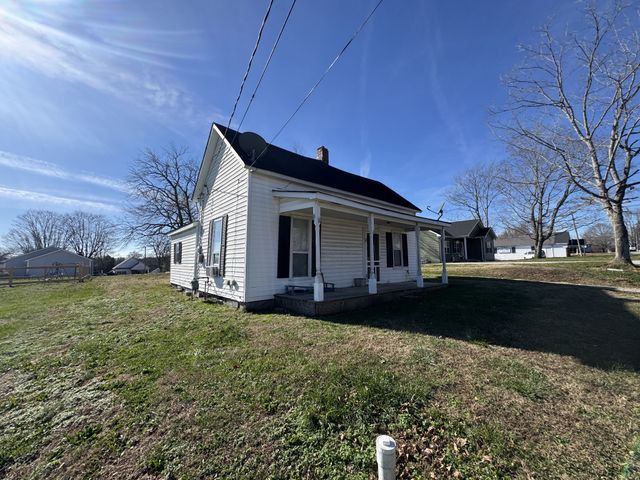 805 W 2nd St, Dickson, TN 37055