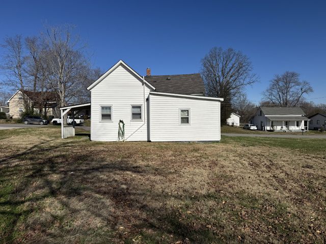 805 W 2nd St, Dickson, TN 37055