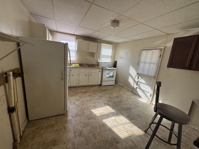 805 W 2nd St, Dickson, TN 37055