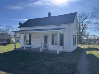 805 W 2nd St, Dickson, TN 37055