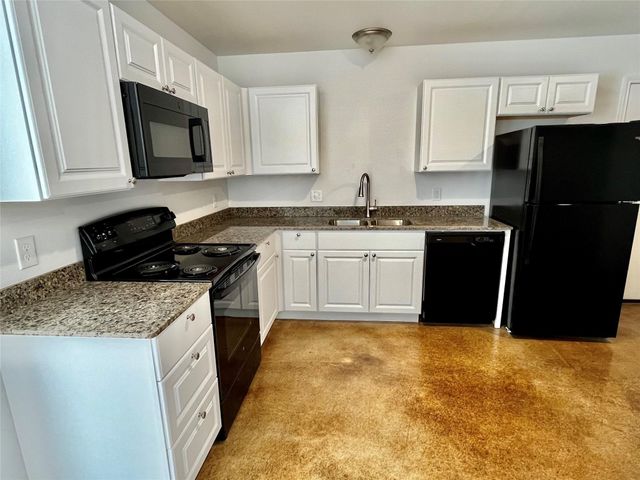 618 Thomas Street A, Bonham, TX 75418