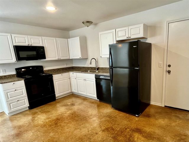 618 Thomas Street A, Bonham, TX 75418