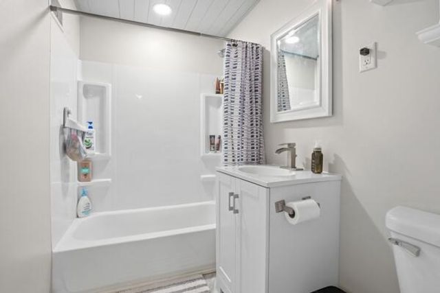 323 S Pettibone Street, Crown Point, IN 46307