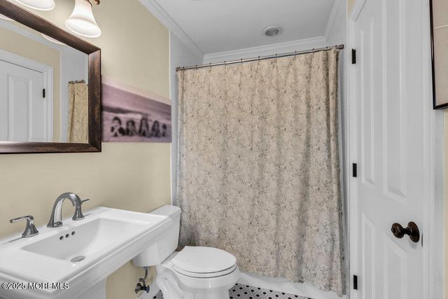 17 Bingham Avenue, Rumson, NJ 07760