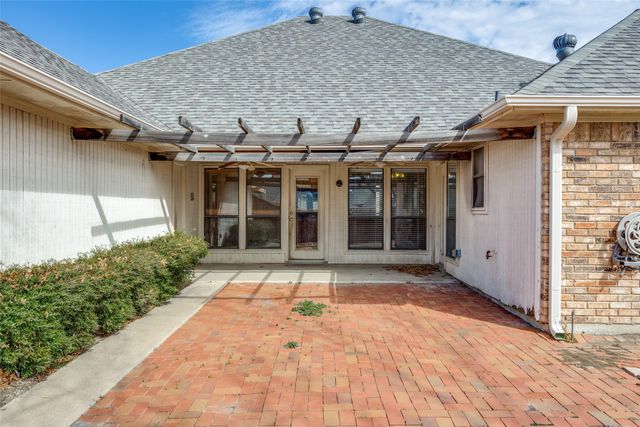 2516 Copper Creek Lane, Carrollton, TX 75006