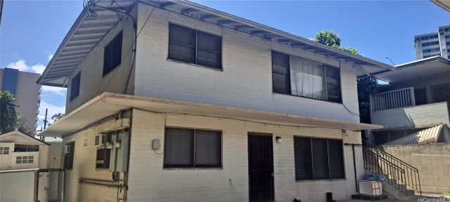 1320 Pensacola Street, Honolulu, HI 96814