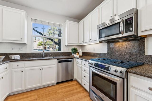 3989 Strafford Ct, Dublin, CA 94568