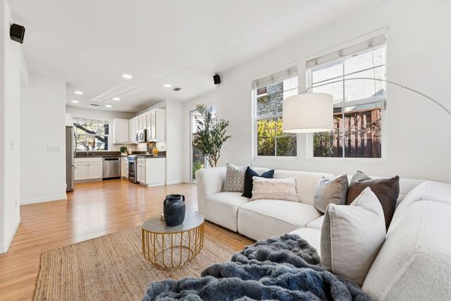 3989 Strafford Ct, Dublin, CA 94568