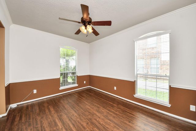 704 White Oak Pointe, League City, TX 77573